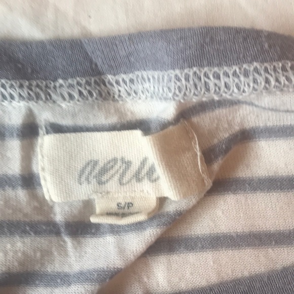 Aerie grey and white striped t-shirt - Picture 3 of 3